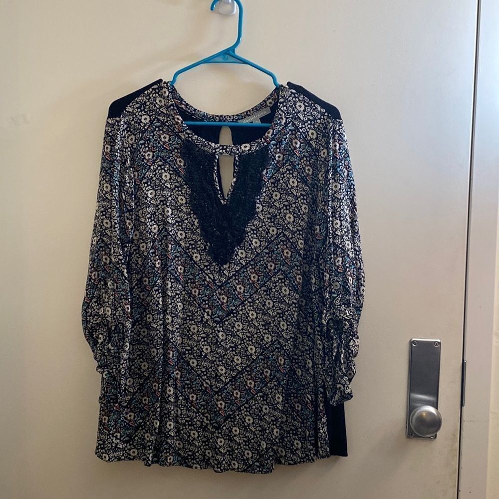 Daniel Rainn 1X 1/2 length sleeve floral top.